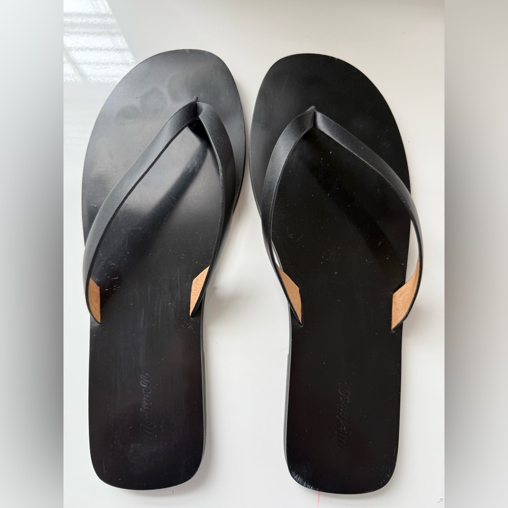 Madewell Black Leather Gabi thongs/flip flops sold out size 9